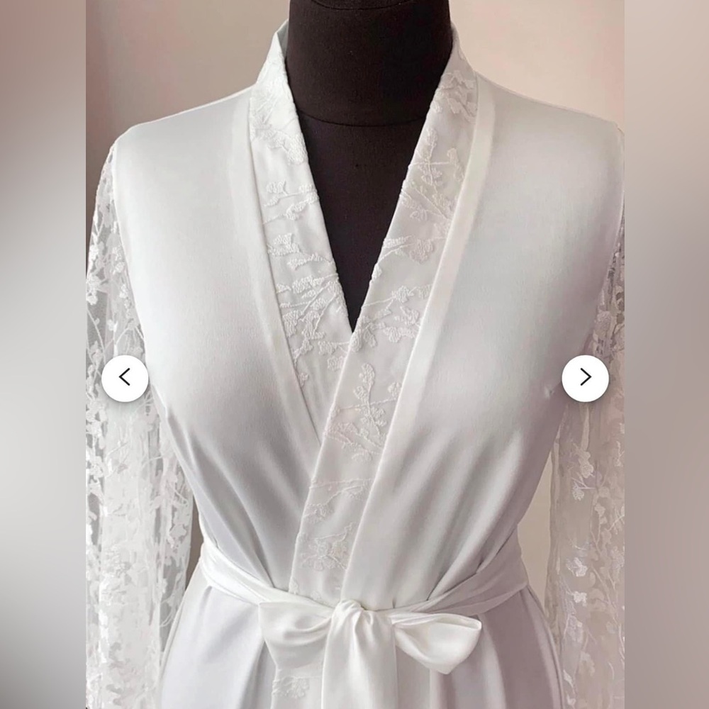 BellaDonna Bridal Robe - Picture 4 of 4